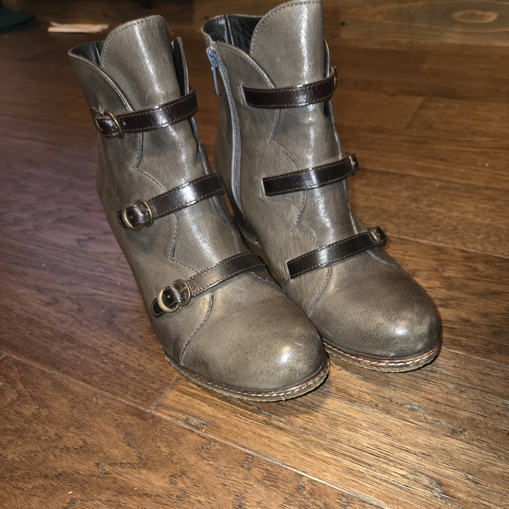 Eric Michael Womens Gray Leather Ankle Boots Size 39